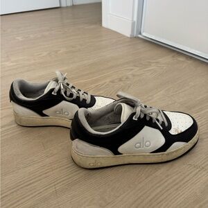 Alo Yoga Black White Leather Sneakers Low Top Size Men’s 10 / Women’s 11.5 EU 43